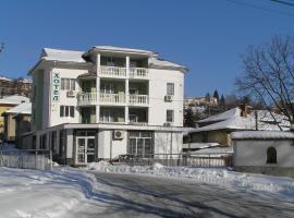 Karadzhovy Guest House，位于卡洛费尔的酒店