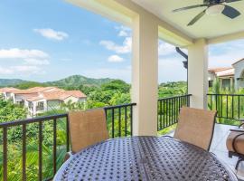 Renovated Condo in High-End Resort Community with Spectacular Mountain Views, Modern Design, and Beach Club Access，位于科克的酒店