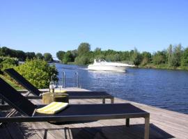 Riverside holiday home near Amsterdam，位于Nigtevecht的乡村别墅