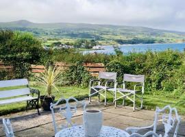 Ballygally Seaview and Garden Hideaway，位于Ballygalley的公寓