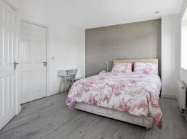 Ruby Kingsize Bedroom with En-suite，位于德比的民宿