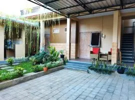 Lidah Lokal Guest House Singaraja