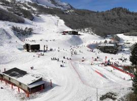 Le Skidoux 2*, au pied des pistes, vue montagne，位于古雷特Les Cretes/Cotch附近的酒店