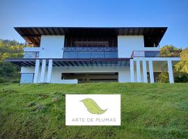 Arte de Plumas birding lodge，位于迦太基的住宿加早餐旅馆