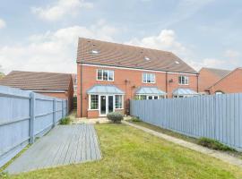 Stunning Garden House with Free WIFI and Parking，位于Bingham的酒店