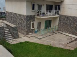 Bhurban 2bed townhouse with a lawn，位于布尔班的酒店