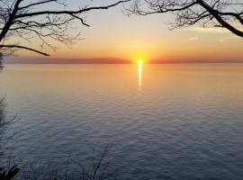 3778 East Lake Road，位于敦刻尔克的酒店