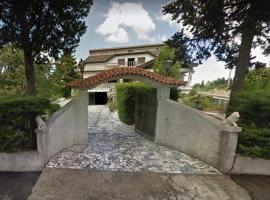 Pinheirinhos - Quinta de São Caetano，位于Carapito的酒店