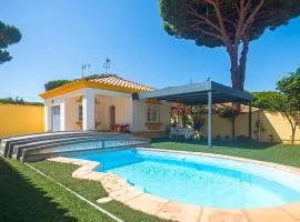 Gorgeous Home In Chiclana De La Fronter With Outdoor Swimming Pool