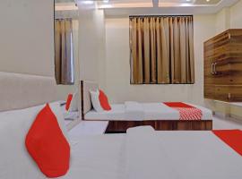 OYO 81281 Hotel Jay Mahakali，位于Sivni的酒店