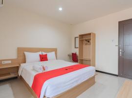 RedDoorz Syariah Plus near Tanjungpura University 2 Pontianak，位于Siantan的酒店