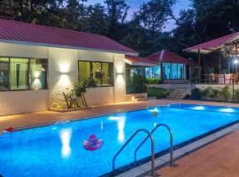 Tropical Suites at Mandwa Tiara Resort，位于Mandve的酒店