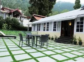 Hostie Stanley House-2&1 BHK Heritage Homes with garden, Nainital