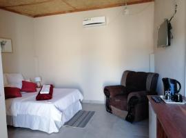 Diyuyi Restaurant and Guest rooms Accommodation，位于Divundu绿荫树野餐点附近的酒店