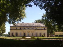 Le Château de BRESSEY & son Orangerie，位于Bressey-sur-Tille的住宿加早餐旅馆