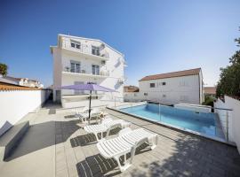 Infinity Appartements in Vodice - Nord-Dalmatien，位于沃迪切的酒店