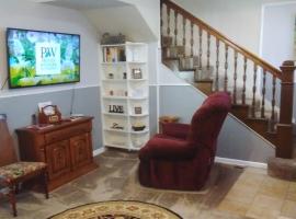 3-Br 2-Bath Family-Friendly Home -10 Min to Tulsa，位于塔尔萨Tulsa Air and Space Museum附近的酒店