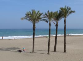 OCEAN APARTAMENT !! 1ª Línea del Mar, piscina, parking, wifi，位于莫哈卡尔的度假村