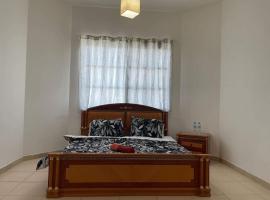 Furnished room in a villa in town center. With private bathroom，位于Al 'Ayn的民宿