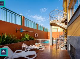 Pino Apartment, Montaña La Data，位于圣巴托洛梅的带泳池的酒店