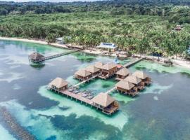 Azul Over-the-Water Resort，位于博卡斯德尔托罗的酒店