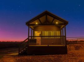 079 Tiny Home nr Grand Canyon South Rim Sleeps 8，位于瓦莱的乡村别墅