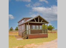 077 Tiny Home nr Grand Canyon South Rim Sleeps 8，位于瓦莱的小屋