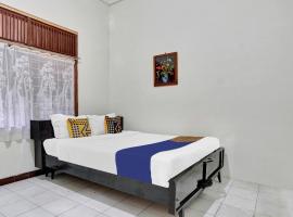 OYO Life 90539 Taman Borobudur Guest House Syariah，位于Blimbing的酒店