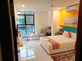 Hotel White Fields Hitec City, Hyderabad，位于海得拉巴的酒店
