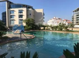 Swimming pools Apartment in Ocean Village - 2 bed 2 bath Rock view