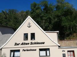 Ferienhaus Zur alten Schleuse，位于Wettin韦廷堡附近的酒店
