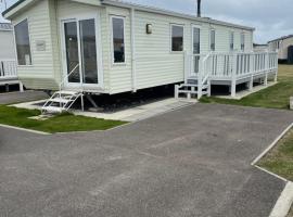 Golden Palm Chapel St Leonards 8 Berth 3 Bedroom Caravan，位于斯凯格内斯的度假村