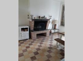 GITE, MAISON A LA CAMPAGNE ARDENNES, AISNE,MARNE，位于Le Thour的酒店