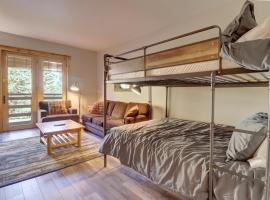 TM225A Tucker Mtn Lodge Hotel Room，位于铜山的酒店