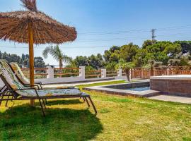 Gorgeous Home In Mezquitilla With Wifi，位于Mezquitilla的酒店