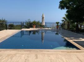 Spectacular views from this villa in Lapta，位于凯里尼亚的别墅