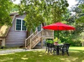 Newly Renovated Carriage House Near Town & Beaches