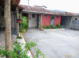 Hostel Canto da Praia São Sebastião - próximo ao enrocamento Caraguatatuba，位于圣塞巴斯蒂安的青旅