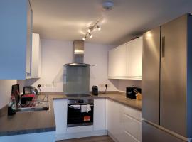 RentUnique St Georges 2x 2 bed amazing apartments moments from centre，位于霍利Horley Library附近的酒店