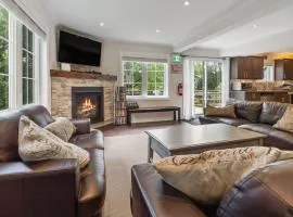 Scandia Retreat with Hot Tub, Sauna and Fire Pit