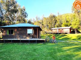 Cabañas Cerro Colorado Lago Colbún，位于塔尔卡的木屋