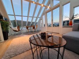 Glass roof private loft in Tromsø，位于特罗姆瑟Polaria附近的酒店