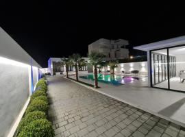 LT Luxury Villa，位于Rrushkull的酒店