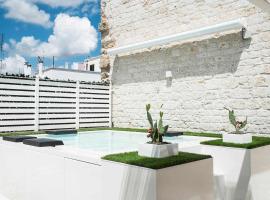 Ulivi Bianchi Luxury Home in Puglia，位于普蒂尼亚诺的酒店