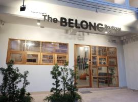 THE BELONG BOUTIQUE HOTEL，位于普吉镇下巴帕查楼附近的酒店