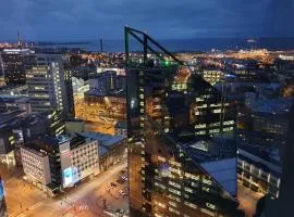 Skyview Suite - Breathtaking Views From Bed and From Jacuzzi. City Center Skyscraper Upper Floors