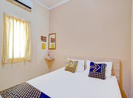 SUPER OYO 90622 Hotel Galaksi，位于Ponorogo的酒店