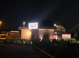 MOTEL CIRCUIT DRIVE，位于Cingia deʼ Botti的酒店