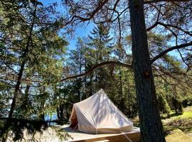 Glamping in the Trosa Archipelago，位于特鲁萨的酒店