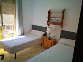 Habitacion economica en casa particular Check in de 15 a 18 horas，位于贝尼多姆的酒店